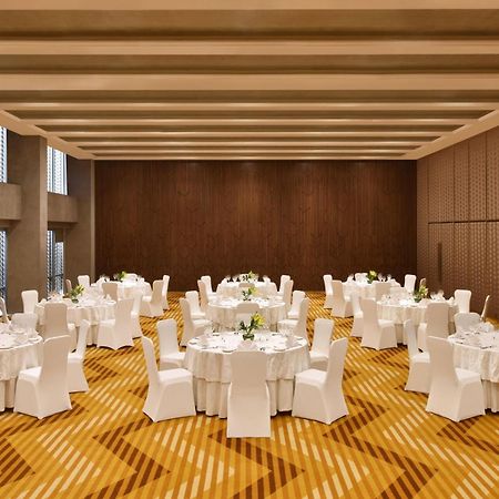 Aloft New Delhi Aerocity Buitenkant foto The ballroom