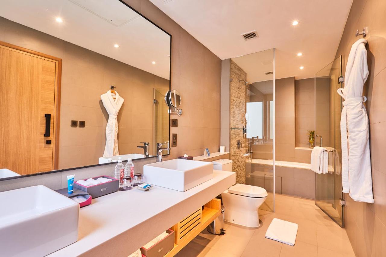Aloft New Delhi Aerocity Buitenkant foto Bathroom