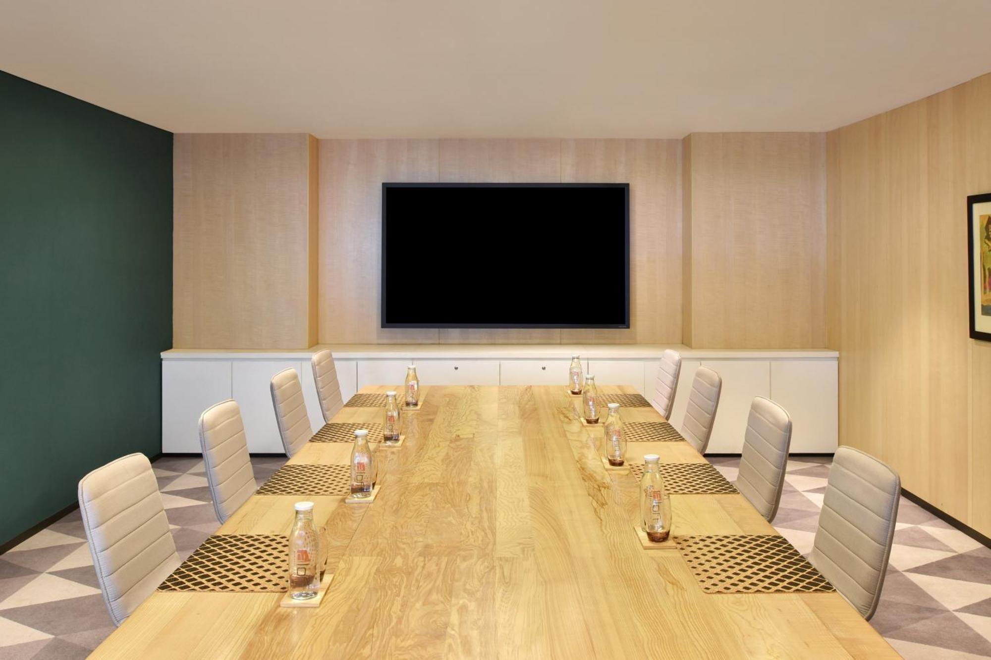 Aloft New Delhi Aerocity Buitenkant foto Meeting room