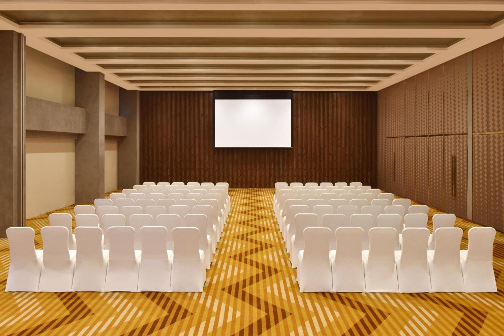 Aloft New Delhi Aerocity Buitenkant foto The ballroom