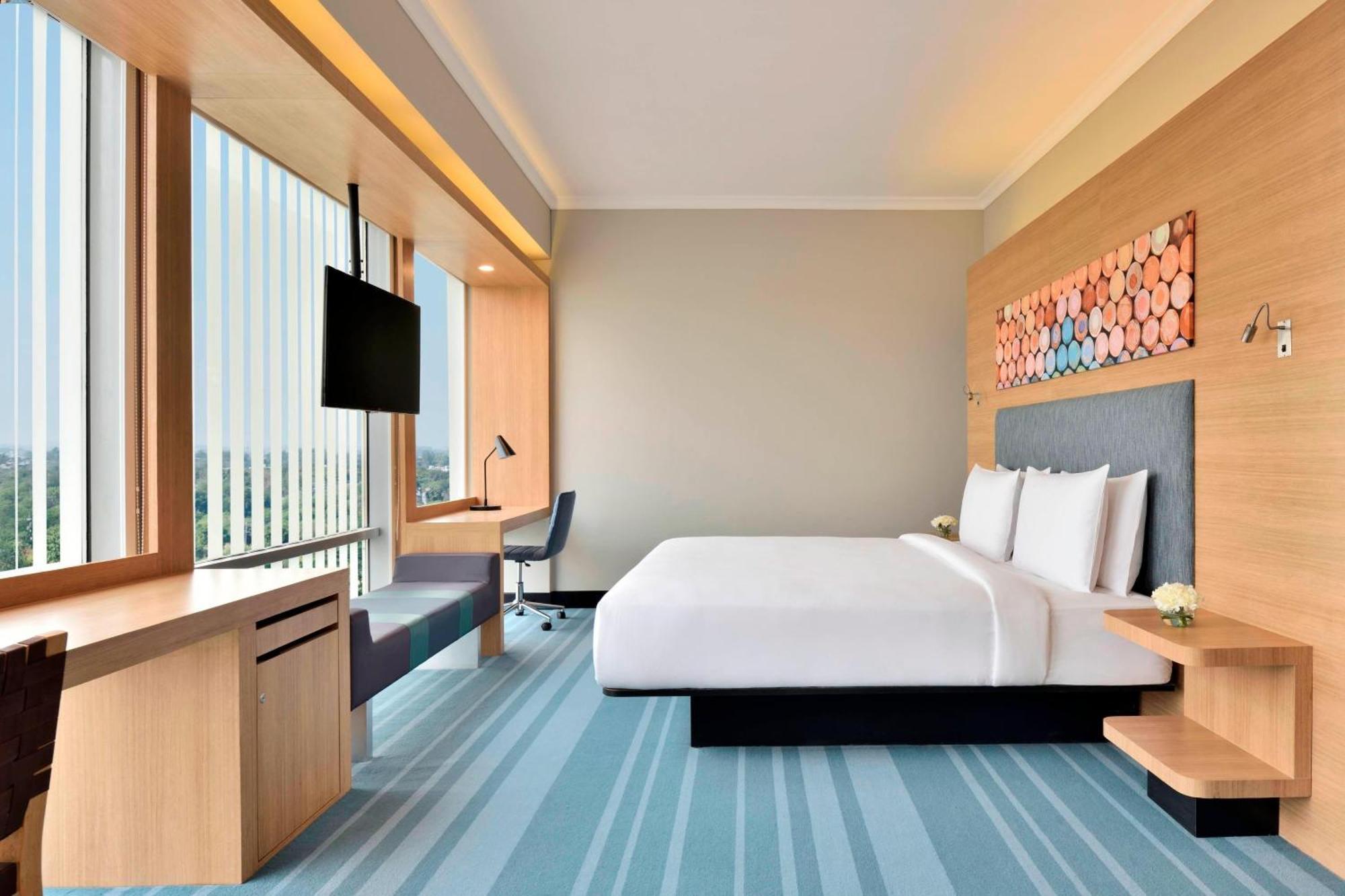 Aloft New Delhi Aerocity Buitenkant foto Deluxe Room