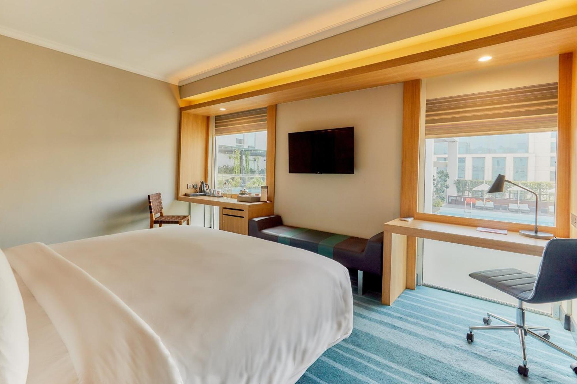 Aloft New Delhi Aerocity Buitenkant foto Deluxe Room