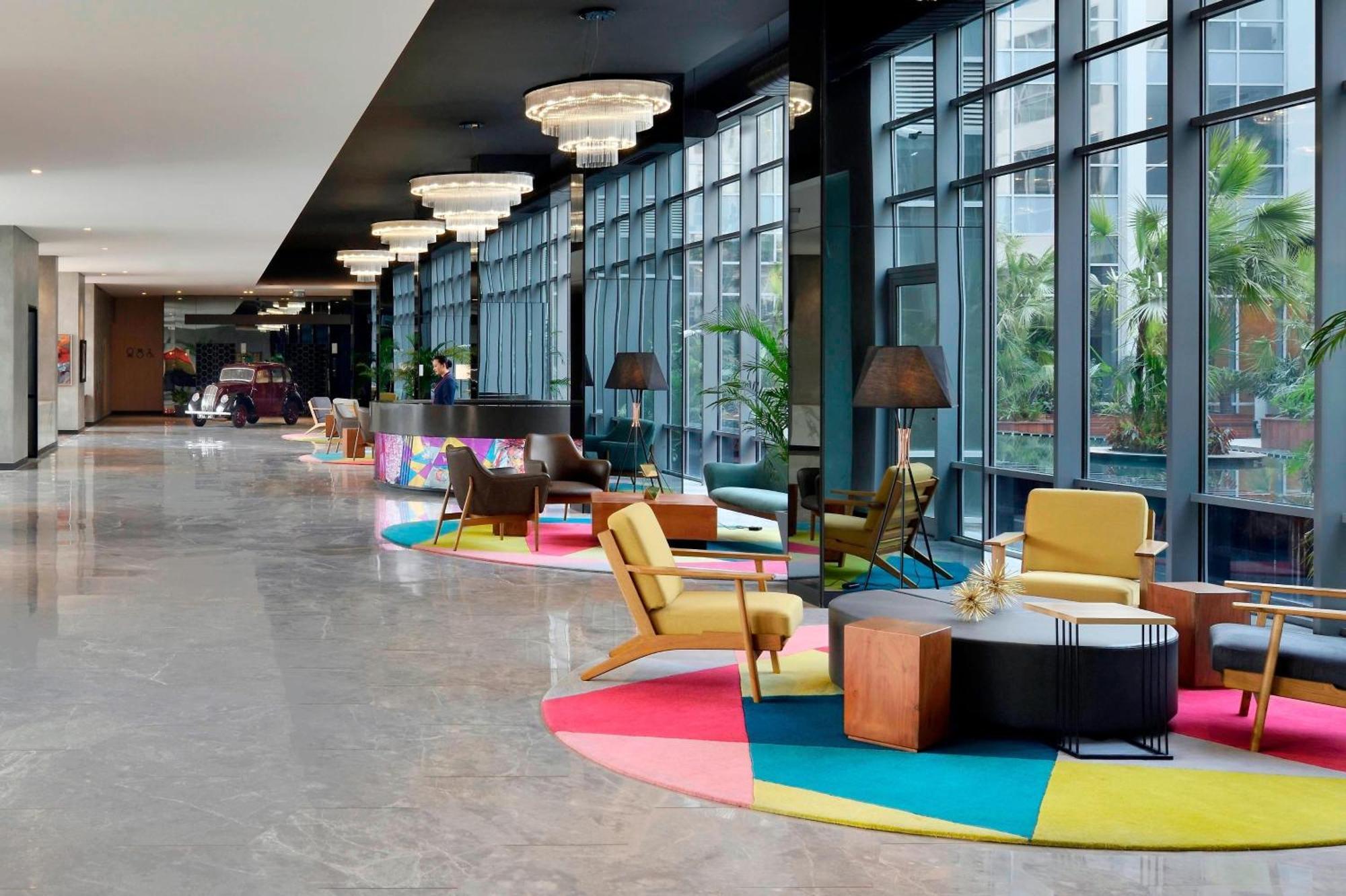 Aloft New Delhi Aerocity Buitenkant foto The lobby of the hotel