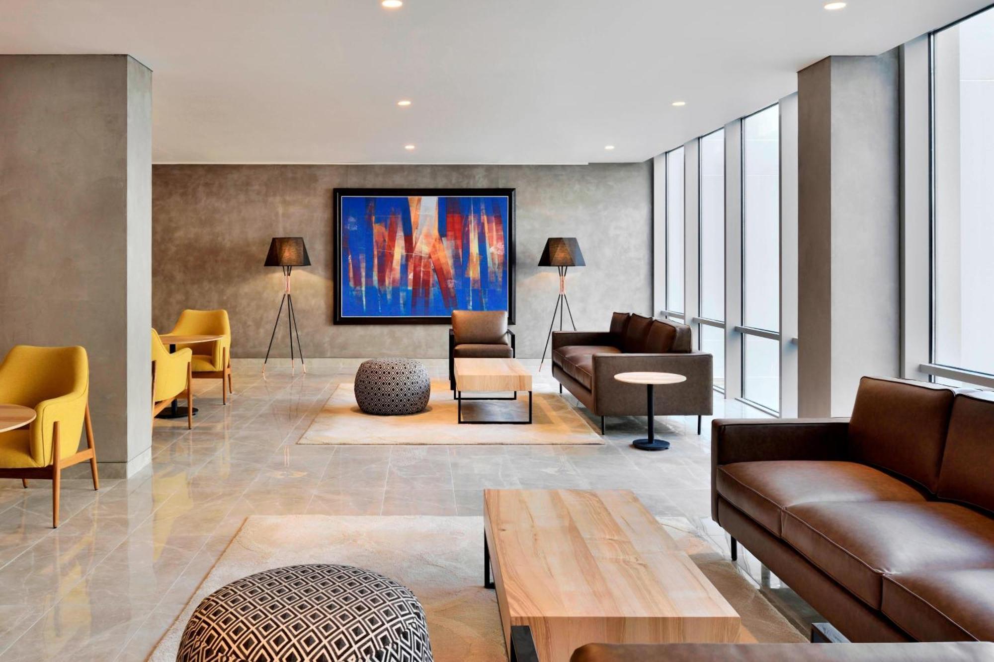 Aloft New Delhi Aerocity Buitenkant foto The lobby of the hotel
